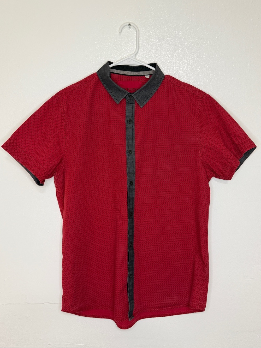 GUESS Men’s Red Slim Fit Short Sleeve Button Down Shirt Large